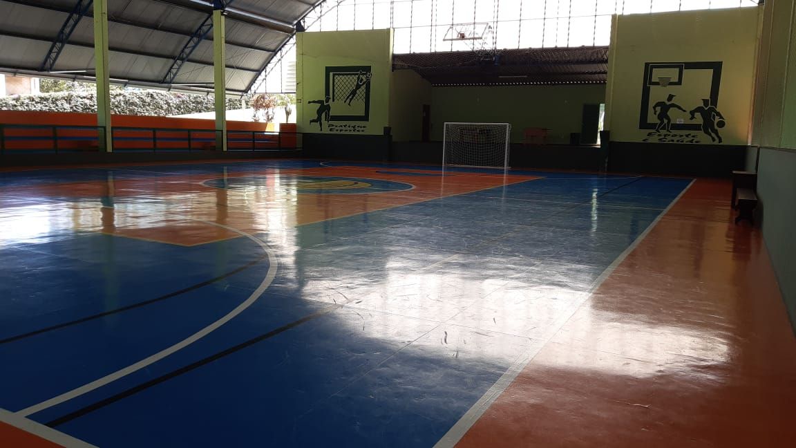 Ginásio poliesportivo coberto com quadra de futsal